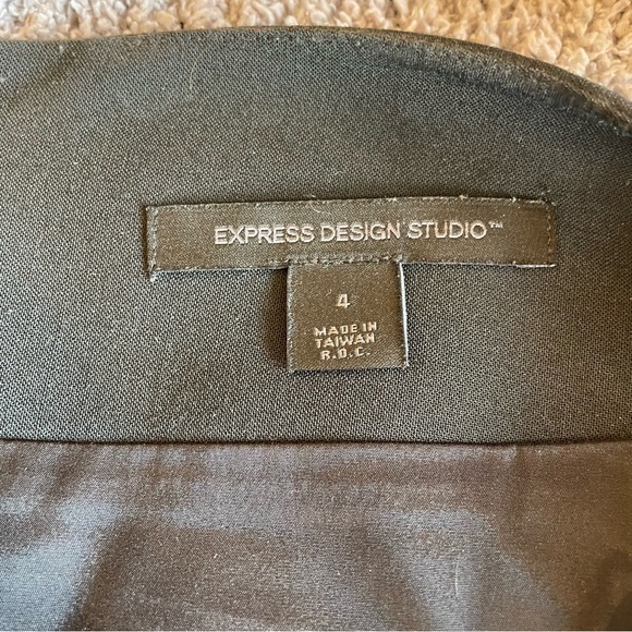 Express black skirt - Picture 3 of 3